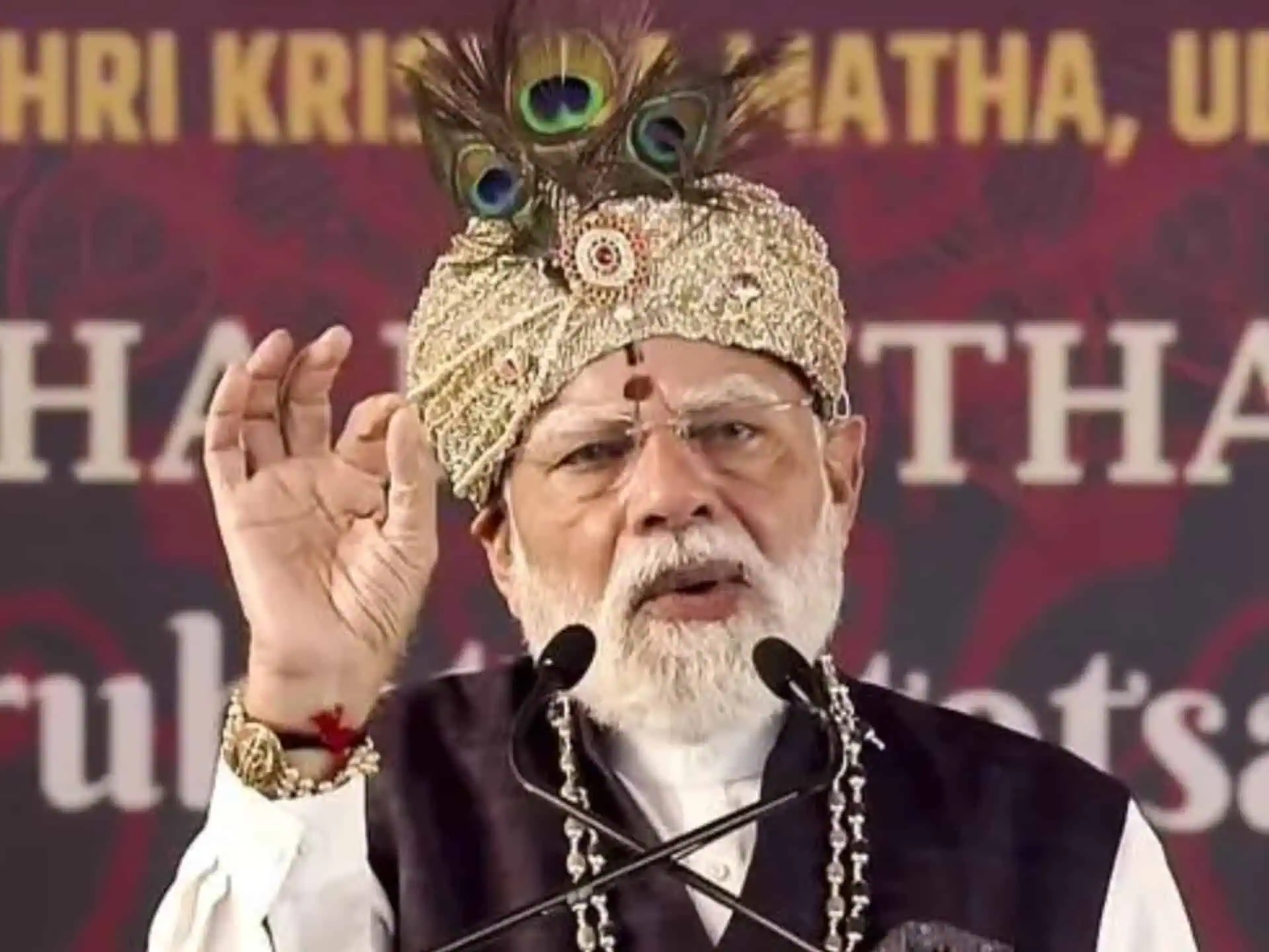 Modi Wears Peacock Feather Cap: Spiritual Tribute in 2025 Ceremony