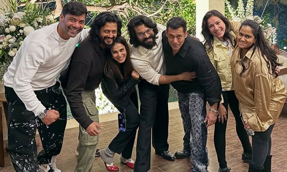 Ram Charan & Salman Khan Spotted at Birthday Bash